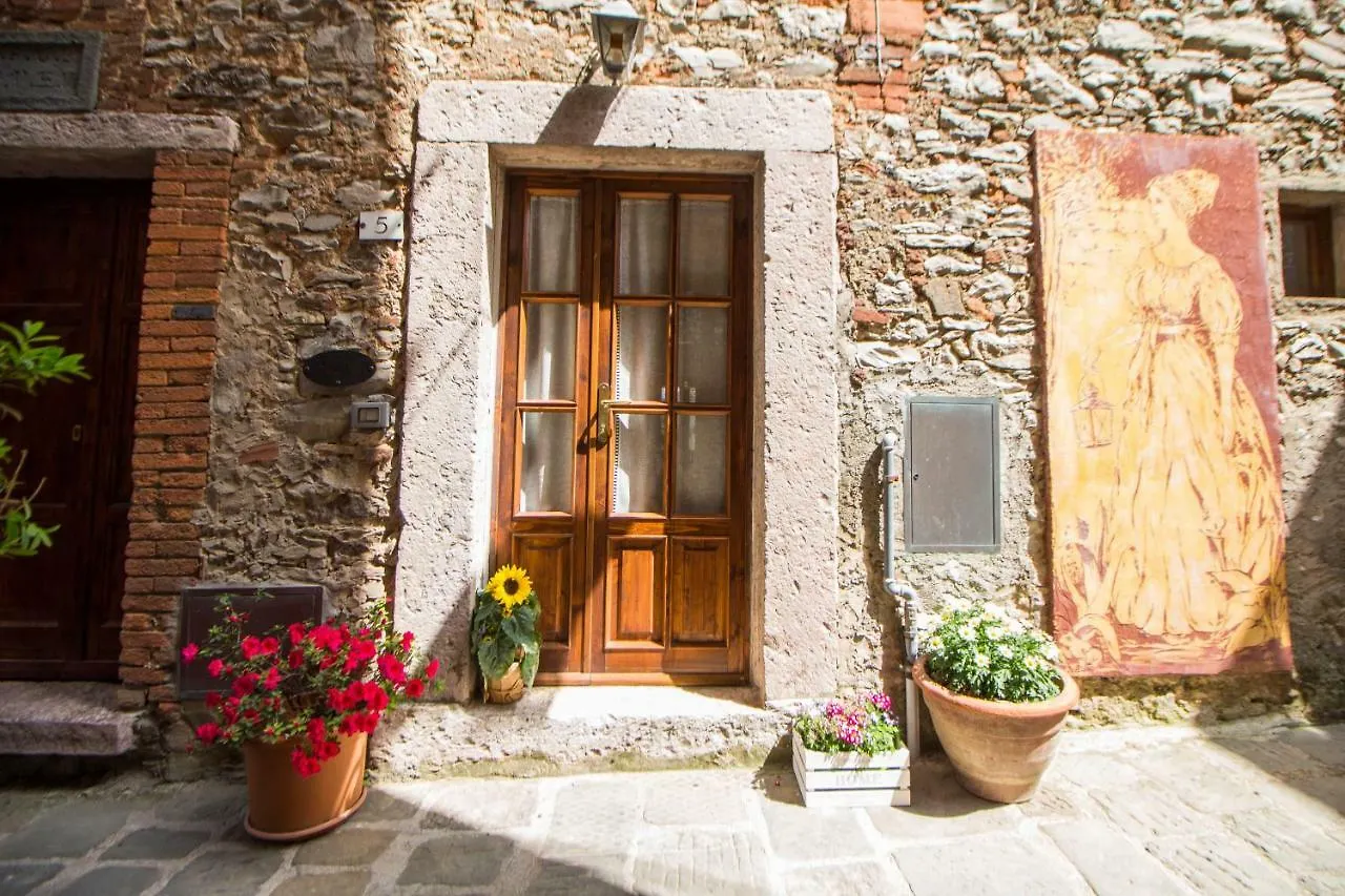 Le Dame Del Borgo Apartment Sassetta Italy