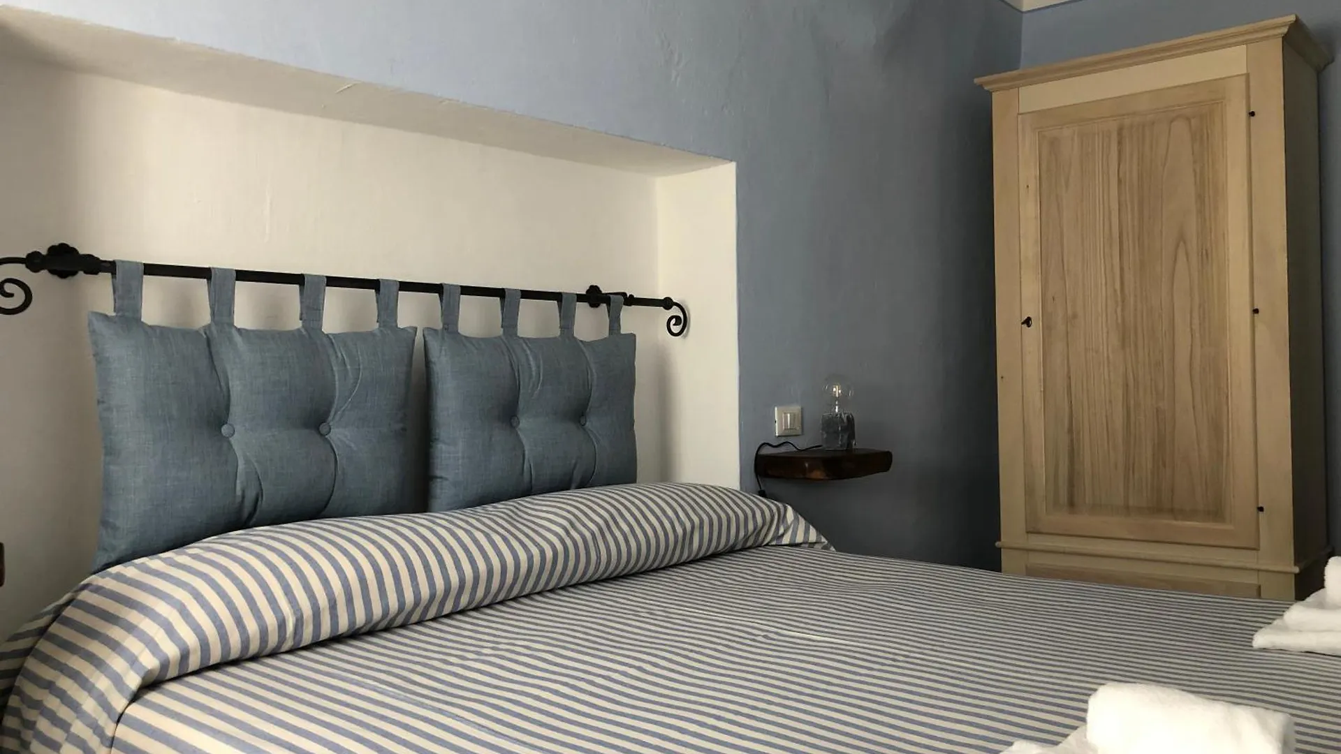 Le Dame Del Borgo Apartment Sassetta Italy